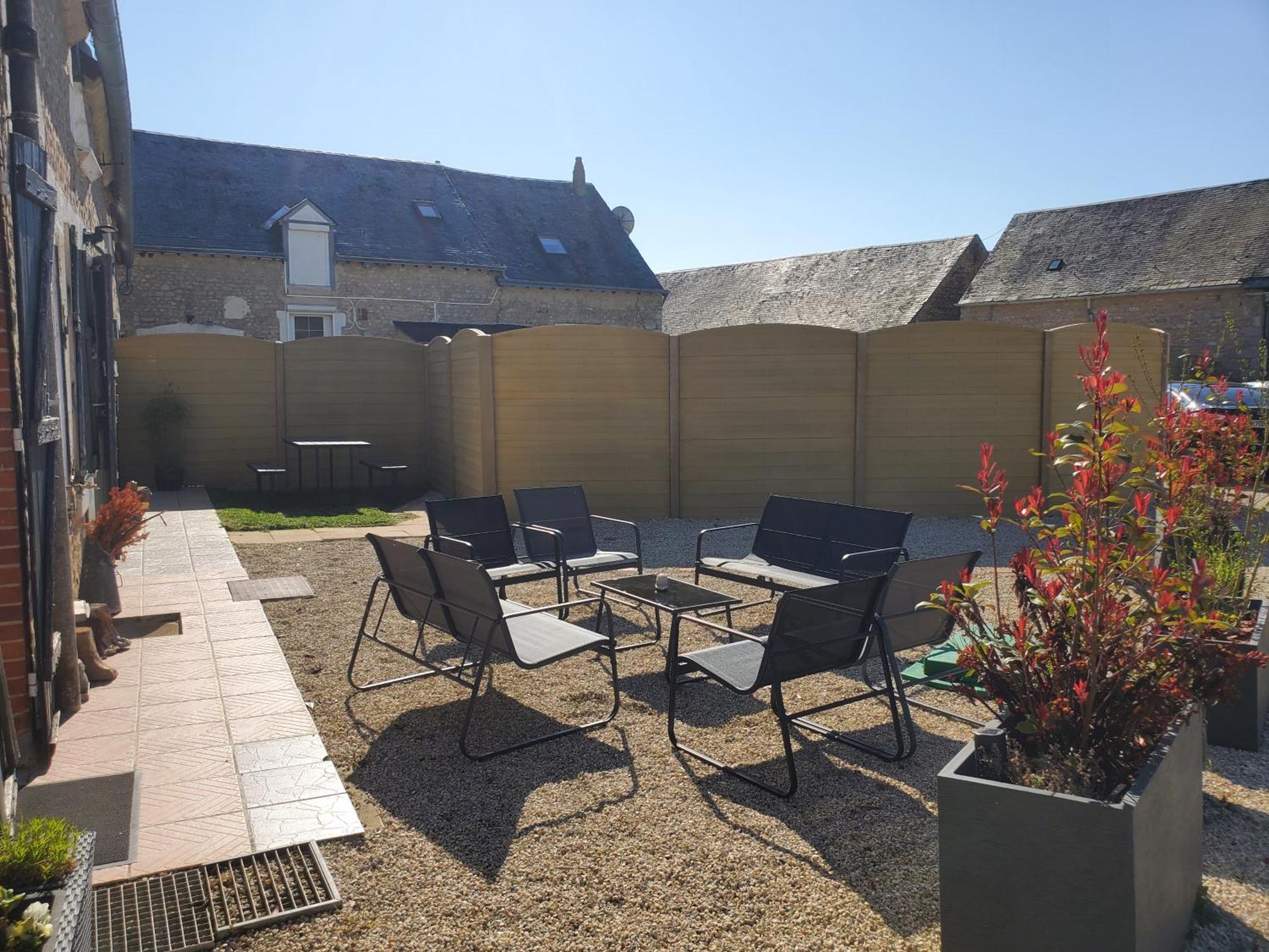 La Petite Folie Bed & Breakfast Eole-en-Beauce Bagian luar foto